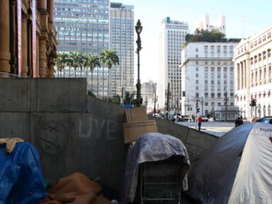 Prefeito de São Paulo comemora decisão que permite retirada de barracas de moradores de rua