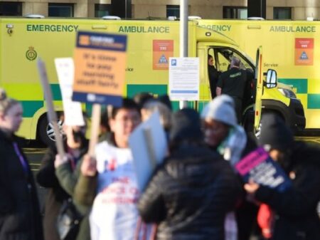 “Salário justo”, é o que exigem profissionais da saúde ingleses em greve