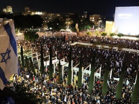 Rechaço ao ataque de Netanyahu ao Judiciário reúne 80 mil em Tel Aviv