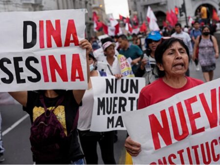 Pesquisa mostra rejeição à presidente Dina e ao parlamento peruano. Cinco ministros renunciaram