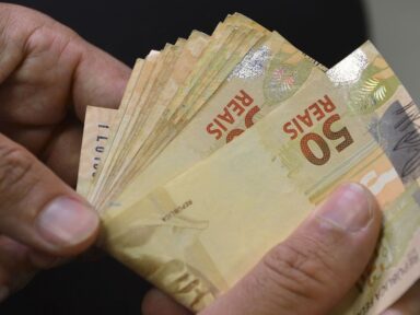 Aumento do salário mínimo para R$ 1.320 à espera de Haddad