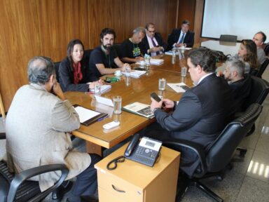 <strong>Servidores do INSS defendem concurso público em reunião com ministro do Trabalho</strong>