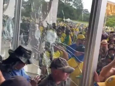 Jair sai em defesa dos terroristas presos por vandalizarem o STF, Congresso e Planalto