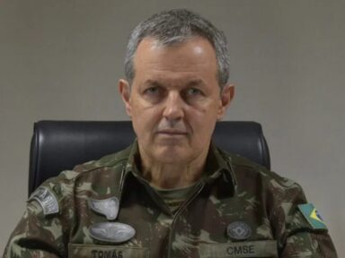 Comandante do Exército suspende nomeação do ajudante de Bolsonaro para comandar batalhão