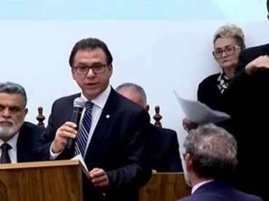 Marinho: “Trabalho precário atinge metade da força de trabalho do país”
