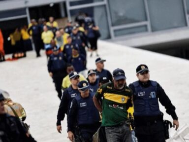 O vira-latismo e a anistia: duas “teorias” em socorro aos golpistas