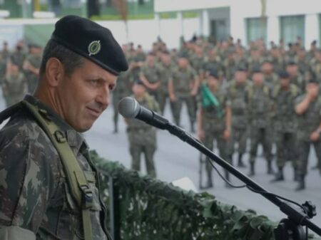 Comandante militar do Sudeste fala à tropa e defende respeito ao resultado da eleição