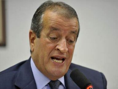 “Bolsonaro não deu golpe porque não viu maneira de fazer”, admite Valdemar Costa Neto