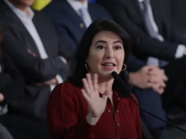 “Nossa prioridade é colocar o brasileiro no orçamento”, diz Simone, ao tomar posse