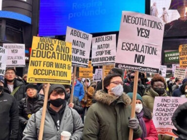 Manifestação em Nova Iorque exige ‘fim da Otan’ e ‘recursos para gerar empregos, não para guerra’