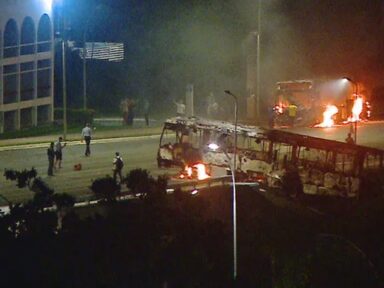 Bolsonaristas do vandalismo em Brasília permanecerão presos, decide STF