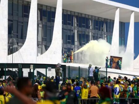 Moraes diz que no Brasil não haverá “apaziguamento ignóbil” como houve com Hitler