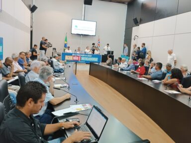 Frente Parlamentar da Alesp reúne deputados e entidades contra a privatização da Sabesp