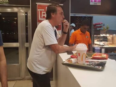Bolsonaro gastou pelo menos R$ 697 mil do cartão corporativo com campanha eleitoral