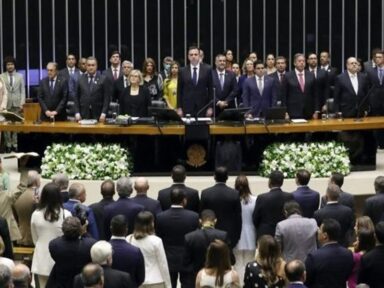 <strong>Lula: “Senado e Câmara se levantaram contra a barbárie cometida pela tentativa de golpe”</strong>