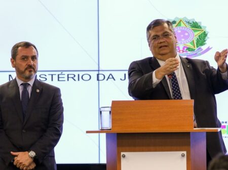“Liberô geral das armas promovido por Bolsonaro sustentou quadrilhas”, diz Flávio Dino
