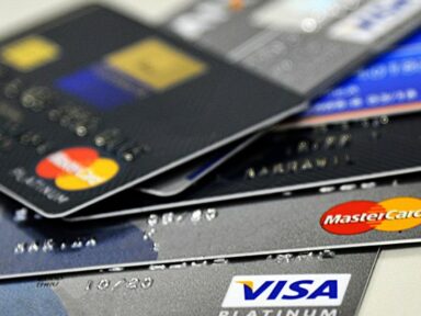 Juro do cartão de crédito atinge 411,5% ao ano