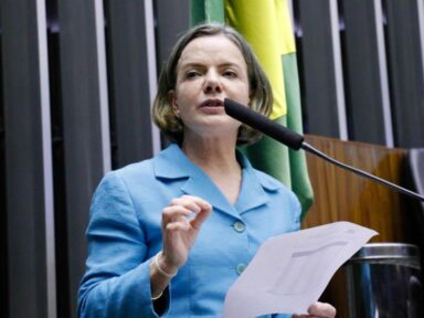 “Aumento real do salário mínimo não é problema, é solução”, afirma presidente do PT