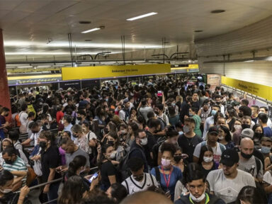 Falha em linha privatizada do Metrô deixa transporte de São Paulo caótico