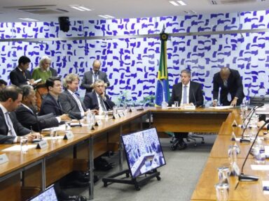 Lira adverte parlamentares que disseminarem mentiras e ações golpistas