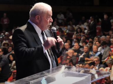 <strong>Lula afirma que sua volta só terá sentido se for para fazer a mudança que o país precisa</strong>