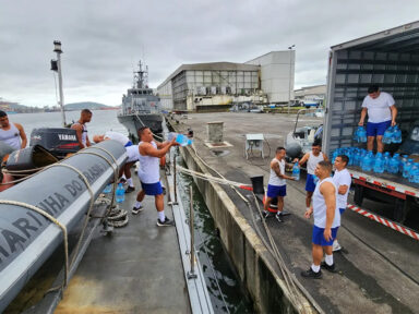 Marinha transporta 40 toneladas de doações para vítimas das chuvas no litoral de SP