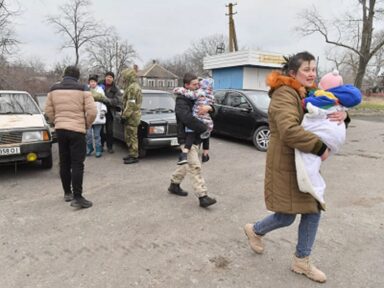 Rússia desmascara armação do Pentágono sobre “abrigo” de crianças ucranianas