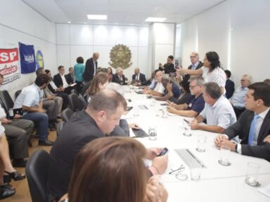 Servidores federais defendem reajuste maior e debatem contraproposta com governo
