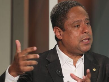 Orlando defende regras e punição de plataformas digitais que permitirem incitação golpista