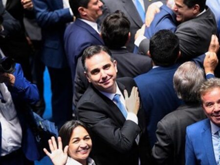 Rodrigo Pacheco é reeleito presidente do Senado e derrota o bolsonarista Marinho: 49 votos a 32