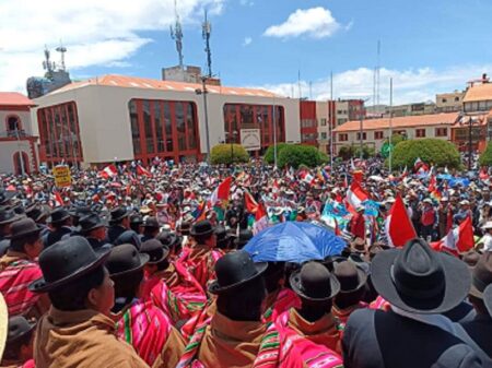 Peruanos retomam atos pela democracia e exigem eleições já