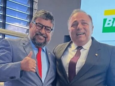 Presidente do PT critica deputado do partido em foto ao lado do bolsonarista Pazuello