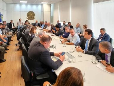 <strong>Servidores públicos defendem reajuste de 13,5% em negociação com governo federal</strong>