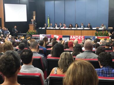 “Governo prevê reajuste a servidores ainda este ano”, afirma ministra em abertura de negociação