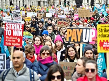 Inglaterra tem a maior greve em 12 anos: 500 mil trabalhadores participam