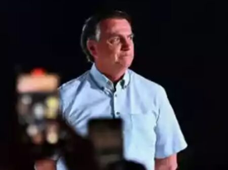Em passeio nos EUA, Bolsonaro reclama que os terroristas “estão sendo injustiçados no Brasil”