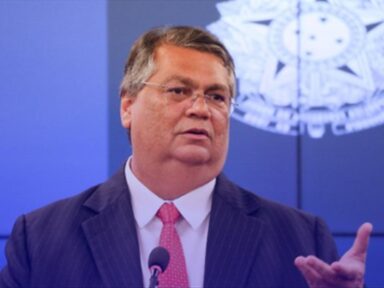 “Se o país cresce e os empregos voltam, o golpismo vira força declinante”, diz Dino