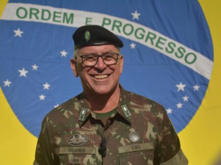 General hostilizado por milícias bolsonaristas assume Comando do Estado Maior do Exército