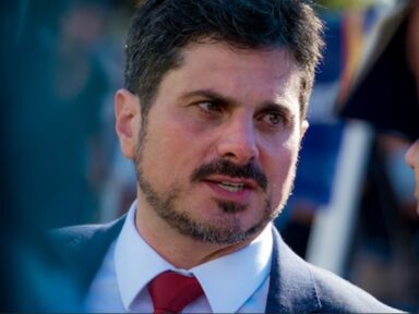 Senador Marcos do Val denuncia Bolsonaro por tentar envolvê-lo num golpe de Estado