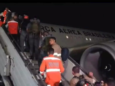 Bombeiros e médicos brasileiros embarcam para missão humanitária na Turquia