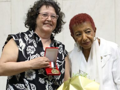 <strong>Leci Brandão condecora mulheres pela “luta por moradia, emprego e comida na mesa”</strong>