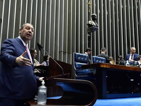 Comissão do Senado vai apurar se joias para Bolsonaro eram propina por venda de refinaria