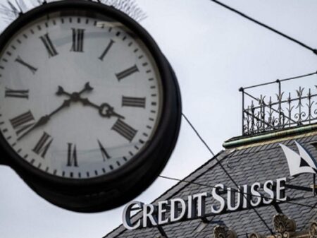 Governo suíço muda lei no domingo para UBS levar o Credit Suisse à revelia dos acionistas