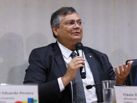 Flávio Dino repudia o “comércio criminoso de joias” nos EUA pelo faz-tudo de Bolsonaro