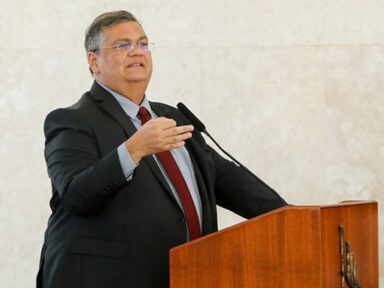 “Tempo da ausência de regulação acabou no Brasil, foi sepultado”, diz Flávio Dino às big techs