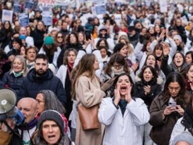 Médicos espanhóis entram em greve por reajuste salarial e investimentos em Saúde Pública