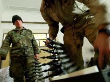 Instrutores dos EUA e Inglaterra treinam ucranianos no uso de munição radioativa