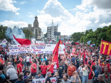 Trabalhadores uruguaios fazem greve geral contra ataque às aposentadorias
