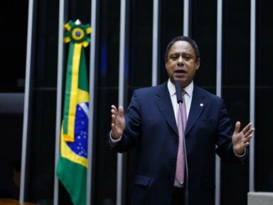 Orlando defende regulação das plataformas para combater o “extremismo e as fábricas de fake news”