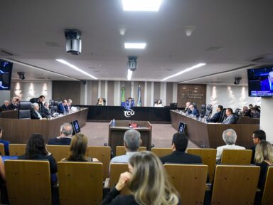 TCU determina, unânime, que Jair devolva à Caixa joias que se apropriou ilegalmente  